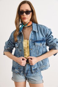 Resim Olalook Kadın Mavi Sırtı Aplike Denim Ceket CKT-19000526 