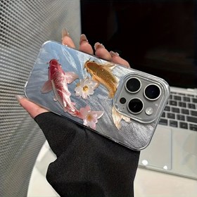 Resim Koi ve Lotus tasarımlarına sahip, iyi şans simgesi olan, iPhone 16, 15, 14, 13, 12, 11 Pro Max, XS ve XR ile uyumlu, şık ve uğurlu bir telefon kılıfı. 