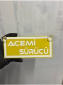 Resim Sarı Renk Üzeri Beyaz Renk Acemi Sürücü Yazılı Vantuzlu Cam Süsü 