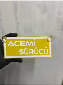 Resim Sarı Renk Üzeri Beyaz Renk Acemi Sürücü Yazılı Vantuzlu Cam Süsü 
