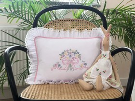 Resim Buket Model Dekoratif Bebek Yastığı - Fırfırlı 