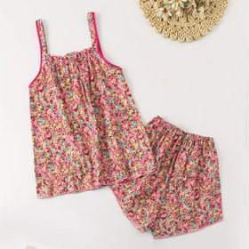 Resim Kadınlar için şık ve taze çiçek desenli cami pijama takımı, hafif, bol kesimli seksi gece kıyafeti ile iki parça içerir. 