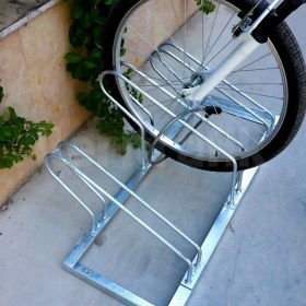 Resim İleri Trafik Bisiklet Park Yeri Üçlü Galvaniz, Park Sehpası 105 x 40 cm 