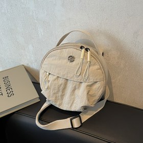 Resim Ayarlanabilir Askılı, Büyük Kapasiteli, Hafif, Günlük Kullanıma Uygun, Fermuarlı, Polyester Astarlı Şık Bej Naylon Yuvarlak Çapraz Vücut Çantası - Günlük Kullanıma ve Rahat Çapraz Vücut Çantası İçin Mükemmel 