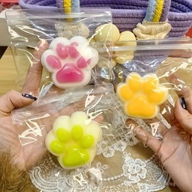 Resim Güvenilir Oyuncak Kedi Pati Sıkma Oyuncak, Yeni ve Unutulmaz Sıkma Oyuncak, Üç Renkte Seçim Yapılabilir, Doğum Günleri ve Tatillerde Noel, Sevgililer Günü, Şükran Günü ve Paskalya gibi günlerde ideal bir hediye olarak sunulur. 