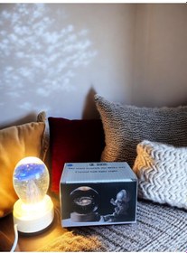 Resim Ahşap Altlıklı Mavi Renk Işıklı Küre 