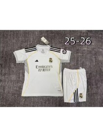 Resim Arda Güler 25/26 Sezon Real Madrid 15 Numara Çocuk Forması 4 Parça Forma+Şort+Çorap+Biliklik 