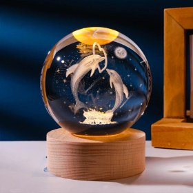 Resim Keyfim Shop Dekoratif Işıklı Ahşap Kaideli Yunus Balıkları Tasarımlı 3D Cam Küre 