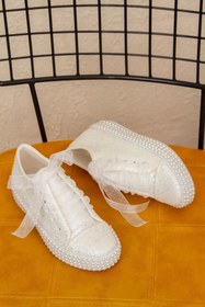 Resim Genel Markalar Kadın Inci Taş Işlemeli Alçak Tabanlı Spor Gelinlik Ayakkabı 