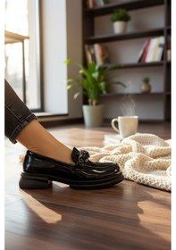 Resim Enoch Kadın Rugan Dokulu Zincir Detaylı Maskülen Comfort Loafer Siyah-29034 