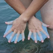 Resim Yetişkin Silikon Yüzme Kuyrukları Mavi Yarım Avuç Su El Kuyrukları Geliştirilmiş Tutuş ve Hareket Yüzme Silikon El Kuyrukları Unisex Dalış Profesyonel Paddle Board Fly Fish Kuyrukları 