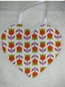 Resim Papyonbebek0 Mama Önlüğü Kalp Şeklinde Lale Motifli - Çok Renkli - Organik & El Yapımı - E2003000000353 