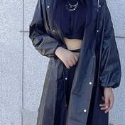 Resim Kapüşonlu Şık Yeniden Kullanılabilir Kadın Yağmurluk - Yüksek Kaliteli Uzun Kollu Düğmeli Ön, Kapşonlu ve İpli, Rahatlıkla Kuru Kalın ve Moda, Islak Hava Giyimi | Kapüşonlu Yağmurluk | Fonksiyonel Tasarım 