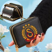 Resim 1 Adet Galatasaray 1905 Resmi Logo Cüzdan - Çift Katmanlı Fermuarlı Kompakt Bozuk Para ve Kartlık, Altın Tonlu Fermerlerle Unisex Siyah Erkek & Bayana Özel Günlük İşlemeleri için Spor Etkinlikleri ile Uygulama (Takım Ambleminde Ticari) 