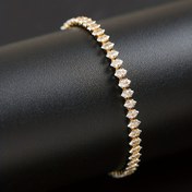 Resim Kadınlar için Şık Minimalist Sentetik Zirkonya Bilezik - Altın Tonlu Metalde Parıldayan Yuvarlak Kesim Taşlar, Doğum Günleri, Yıldönümleri & Özel Günler İçin Dayanıklı Günlük Takı Hediyesi, Çok Yönlü Moda Aksesuarı, Yüksek Kalite Bitiş 