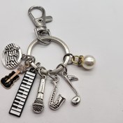 Resim Müzisyenler, piyanistler ve gitarçılar için yeni müzik anahtarlık, piyano klavyesi ve saksafon notaları ile 