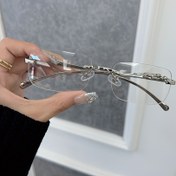 Resim 1 adet Vintage Tarzı Çerçevesiz Gözlük, PC Lensli Çinko Alaşım Çerçeve, Erkek ve Kadınlar için Dekoratif Şeffaf Moda Gözlük, Günlük Kullanım için Trendy Dikdörtgen Tasarım 