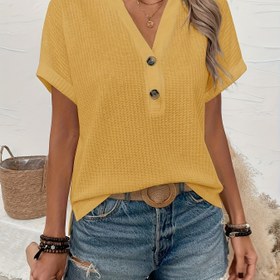 Resim Kadınlar için Rahat Yaz Kısa Kollu T-Shirt - Düz Renk Sarı, Yaka Detaylı Düğme Detaylı, Tatil ve Günlük Kıyafetler için Hafif Polyester Kumaş, Bayan T-Shirt'ler 