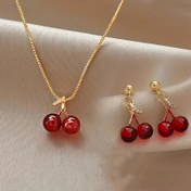 Resim 3 adet Kırmızı Kiraz Kolye ve Küpe Seti, Günlük Giyim ve Sevgililer Günü Hediyeleri için Mükemmel, Cadılar Bayramı, Noel, Doğum Günü ve Yıldönümü Takıları 