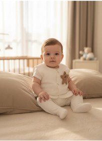 Resim muvina Unisex Bebek Beyaz Kapitoneli Tek Kat Yıldız Figürlü Pamuklu Yelek 