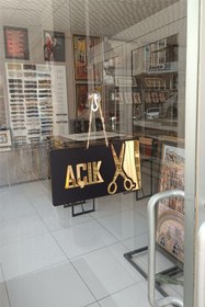 Resim beedene Ahşap Ayna Pleksi Açık Kapalı Kuaför Terzi Yönlendirme Tabelası Mağaza Kapı Yönlendirme 