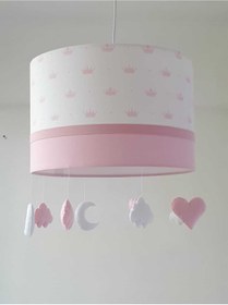 Resim Leobabyroom Beyaz Üzeri Pembe Kral Tacı Pembe Şeritli Pembe Beyaz Bulut Ay Kalp Figürlü Tasarım Avize 