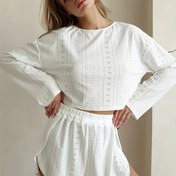 Resim Basit ve Günlük Pijama Takımı, Düz Renkli ve Desensiz Tasarım, Nefes Alabilir File ve Pantolon Delikli Detaylar ile Kadın Ev Giyimi İçin Çok Uygun Stil 