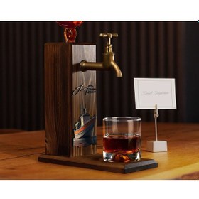 Resim Bk Gift Kişiye Özel Kabartma İsimli Tarihli Sailboat Tasarımlı Musluklu Ceviz Ahşap Şarap Standı-1, Viski Çeşmesi, Babaya Hediye, İçecek Dispenseri Bi 