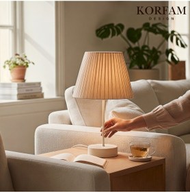 Resim Bej Rengi Keten Kumaş Başlıklı Metal Gövdeli Abajur Çok Renkli 