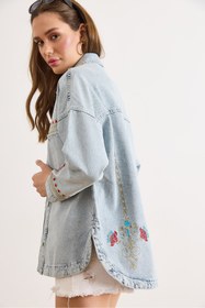Resim Olalook Kadın Açık Mavi Ön Arka Çiçek Nakış Detaylı Yıkanmış Denim Ceket CKT-19000521 