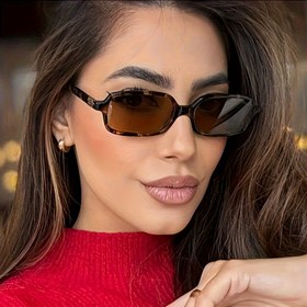 Resim Kadınların Kare Çerçeveli Moda Gözlükleri - Metal Minderli, Sıkı Kaliteli Siyah PC Gözlükler, Günlük Kullanım ve Sokak Stili İçin Mükemmel, Her Gün Moda Gözlükler | Minimalist Gözlükler | Dayanıklı Gözlükler 