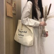 Resim Kadınlar için Vintage Esintili Kanvas Tote Çanta - Geniş Kapasiteli, Fermuarlı, Bej Renkli, "YUNWILD AND FREE" Baskılı, Alışveriş ve Günlük Kullanım için Mükemmel, Dayanıklı Omuz Çantası 