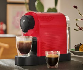 Resim Tchibo Cafissimo Pure Plus Kapsüllü Kahve Makinesi, Kırmızı 