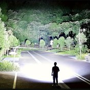 Resim Güç Göstergeli Ultra Parlak Şarj Edilebilir Yakınlaştırma El Feneri - Kamp, Balıkçılık & Acil Durumlar için Dayanıklı, Yüksek Güçlü El Işığı (Piller Dahil) 