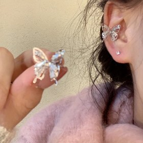 Resim 1 Çift Şık Kelebek Kulak Klipsi - Açık İşlemeli Kanat Tasarımlı, Günlük Kullanım, Parti ve Düğün için Güvenli Klipsli Kadın Takısı - Ona Mükemmel Doğum Günü/Sevgililer Günü/Anneler Günü Hediyesi - Yıl Boyu Giyilebilir, Parlayan Aksesuarlar, Zarif Yapı 