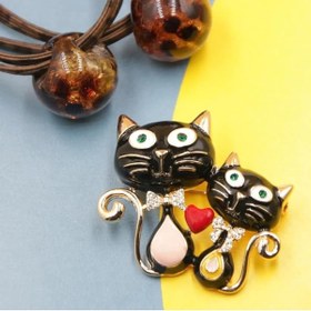 Resim ESJ Sevimli Kedi Aşık Çifti Kadın Broş Ebat: 3*5,5 Cm 