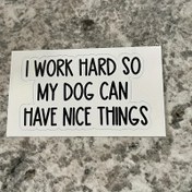 Resim Benim köpeğim güzel şeylere sahip olabilsin diye çok çalışıyorum çıkartması köpek dizüstü çıkartmaları, su şişeleri ve dizüstü bilgisayarlar için ilham verici 