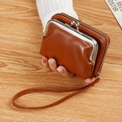 Resim Mini Retro Kahverengi PVC Cüzdan, Öpücük Kilit & Fermuar Kapatma – Kadınlar için Vintage Kredi Kartı Tutucu, Bozuk Para Cüzdanı ve Sabit Askılı Bilek Çantası, Küçük Cüzdan 
