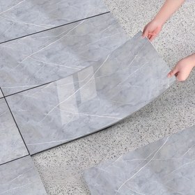 Resim 40 adet Siyah ve Beyaz Vinil Zımpara ve Yapıştır Zemin Karoları, Banyo ve Mutfaklar için Kolay Kurulum İçin Tasarlanmış, Mutfaklar ve Oturma Odaları Gibi Alanlarda DIY Ev Dekorasyonu İçin Uygun. 