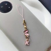 Resim 1 adet Pembe Kelebek ile Harfli Cep Telefonu Kılıfı, Askılı/Evrensel ve Amerikan 26 Baş Harfli Cep Telefonu Kolye/Telefonu Süslemek/Sevgililer Günü, Doğum Günü Hediyeleri için Uygun/En İdeal Anneler, Aşıklar, Arkadaşlar, Sınıf Arkadaşları için Hediye 