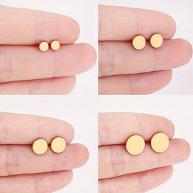 Resim Erkekler için Minimalist Paslanmaz Çelik Küpe - Hipoalerjenik Günlük ve Resmi Takı, Altın Ton (3 Renk: Altın, Erkeklere Özel Yuvarlak Küpeler - Dayanıklı Günlük ve Parti Piercingleri - Onun İçin Mükemmel Hediye, Çok Yönlü Aksesuarlar, Şık Takılar 