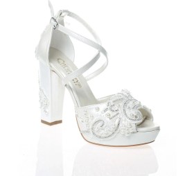 Resim Kadın Inci Taş Işlemeli Gelin Ayakkabısıe 