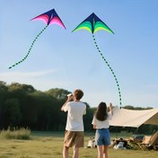 Resim 198 cm uzun kuyruklu uçurtma, kademeli renk tasarımı, dayanıklı malzeme, kolay uçuş için üçgen şekil, açık alanlarda uçurmaya uygun 