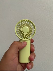 Resim Bengisa Yaz Sıcakları İçin Uygun Mini Fan 