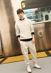 Resim DeFacto Regular Fit Kapüşonlu Kanguru Cepli İçi Yumuşak Tüylü Basic Düz Sweatshirt 