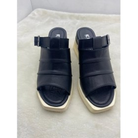 Resim Çiğdem Kundura Çiğdem Hakiki Deri Siyah Kadın Geniş Bantlı Dolgu Topuk Terlik - Siyah - 37 - ST02134-SİYAH-37 