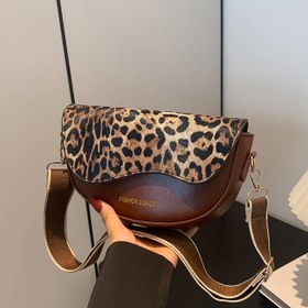 Resim Kadınların Şık Çapraz Çanta, Sentetik Suni Deri Malzemeden Yapılmış, Düz Renk Leopar Baskılı Kapak, Manyetik Kapatma ve Sentetik Suni Deri Astarıyla. 