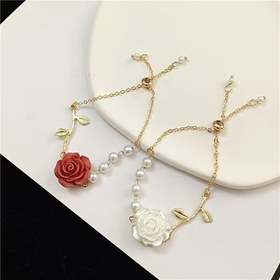 Resim 1 Adet Şık Vintage Gül & İnci Dal Bileklik Kadınlar İçin - Altın Tonlu Çinko Alaşım, Beyaz ve Kırmızı Güller Yeşil Yapraklarla, Zarif Zincir Tasarımı, Günlük Kullanım veya Partiler İçin Mükemmel, Parti Aksesuarı, Sofistike Aksesuar, Detaylı İşçilik 