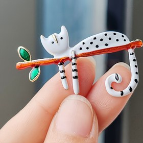 Resim Sevimli Karikatür Kedi Alaşım Broş Pimi - Zarif Hayvan Tasarımı, Polka Dots, Turuncu Vurgular ve Yeşil Taş, Giyim, Çantalar veya Aksesuarlar için Mükemmel, Kedi Aksesuarları, Giyim Aksesuarı, Oyuncu Tasarım, Cilalı Bitiş 