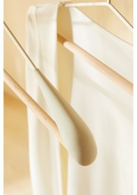 Resim Ocean Home Textile 8'li Ahşap Destekli Omuz Formlu Beyaz Renk Kauçuk Kaplamalı Metal Giysi Askısı 21.5 X 42 X 0.5 Cm Beyaz 
